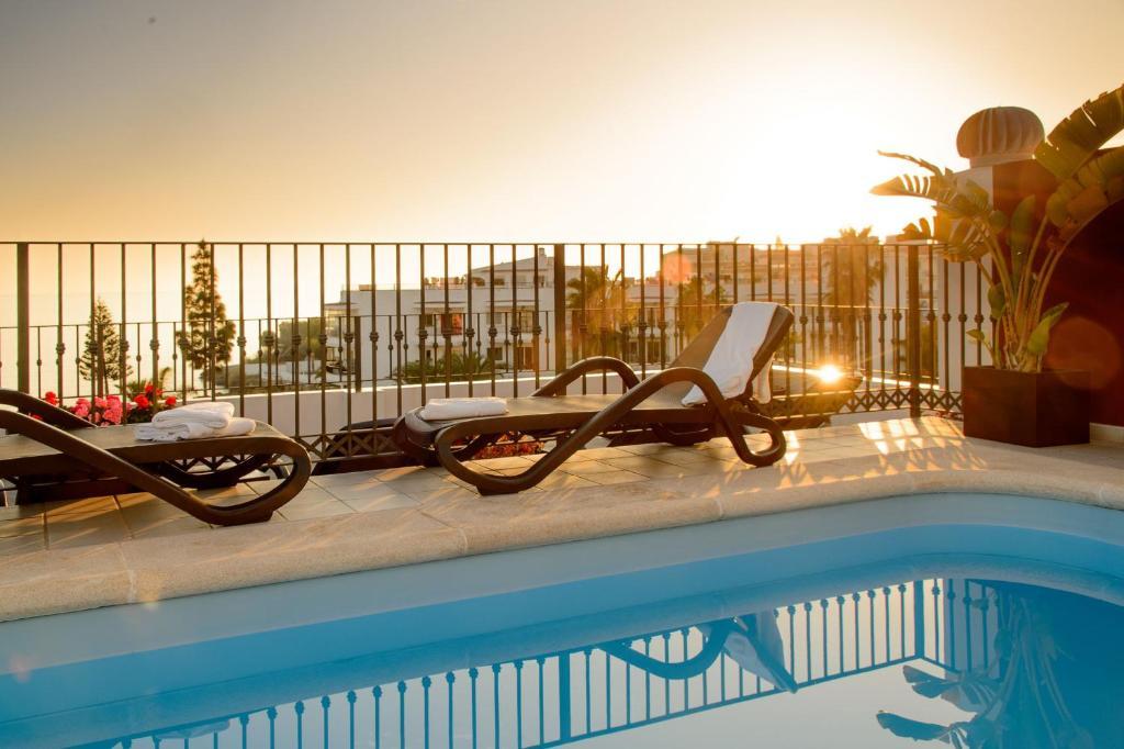Apartamentos Plaza Cavana 5 Nerja Dış mekan fotoğraf
