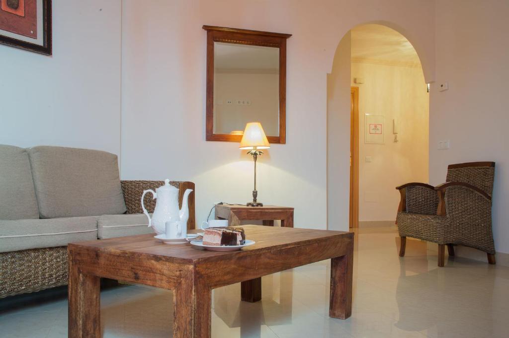Apartamentos Plaza Cavana 5 Nerja Oda fotoğraf