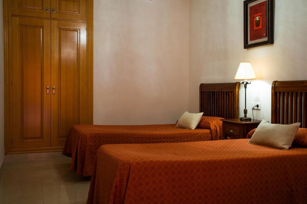 Apartamentos Plaza Cavana 5 Nerja Oda fotoğraf