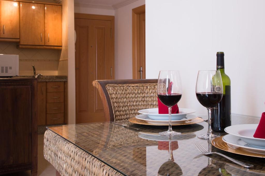 Apartamentos Plaza Cavana 5 Nerja Oda fotoğraf