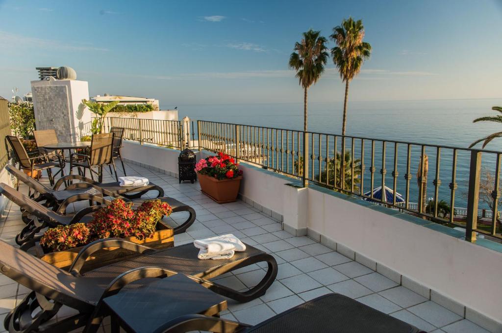 Apartamentos Plaza Cavana 5 Nerja Dış mekan fotoğraf