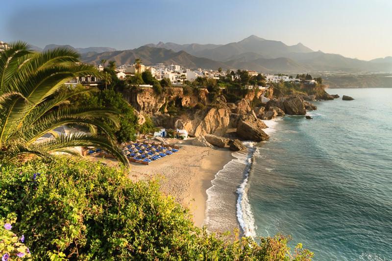 Apartamentos Plaza Cavana 5 Nerja Dış mekan fotoğraf