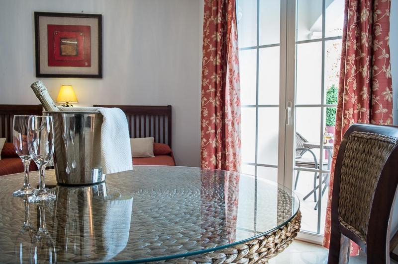 Apartamentos Plaza Cavana 5 Nerja Dış mekan fotoğraf