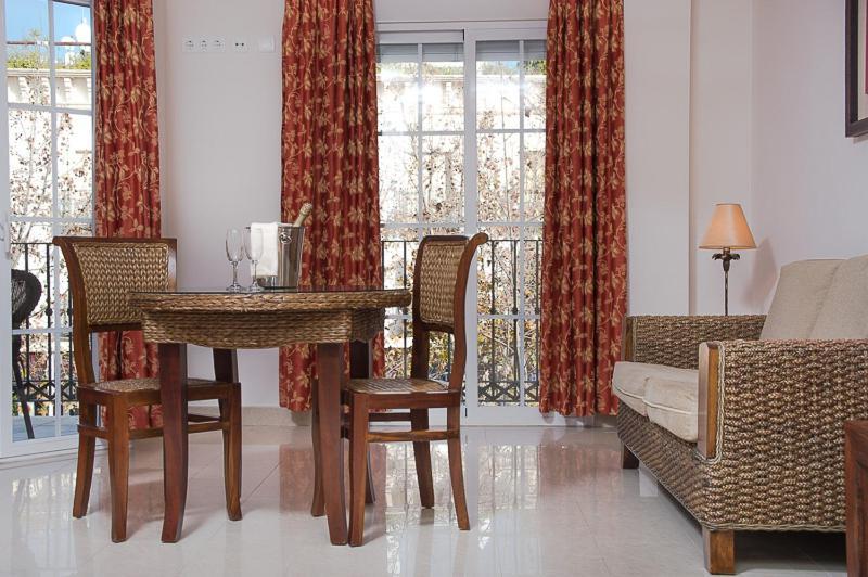 Apartamentos Plaza Cavana 5 Nerja Dış mekan fotoğraf