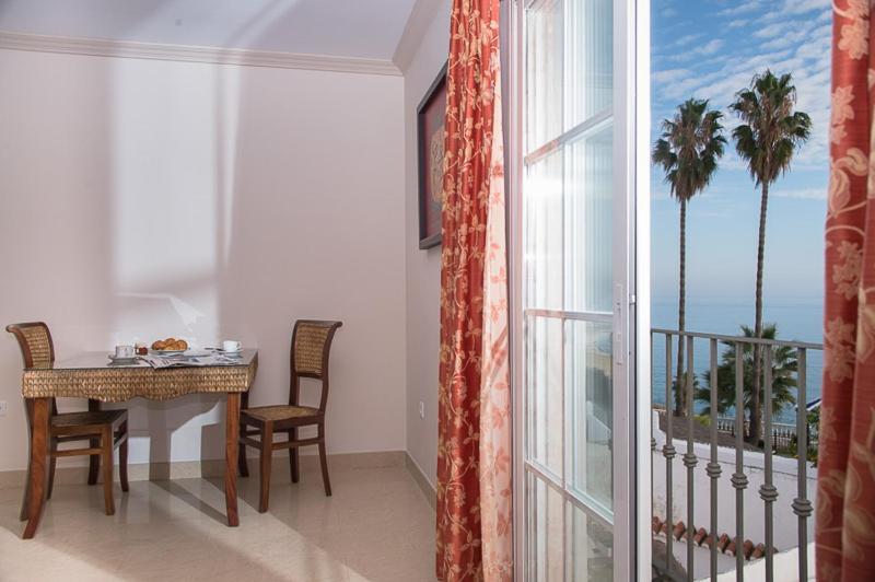 Apartamentos Plaza Cavana 5 Nerja Dış mekan fotoğraf